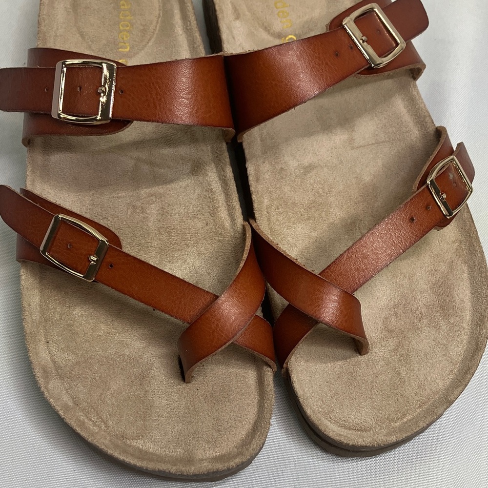 Madden Girl Women's Light Brown Leather Thong Sandals - Picture 5 of 9